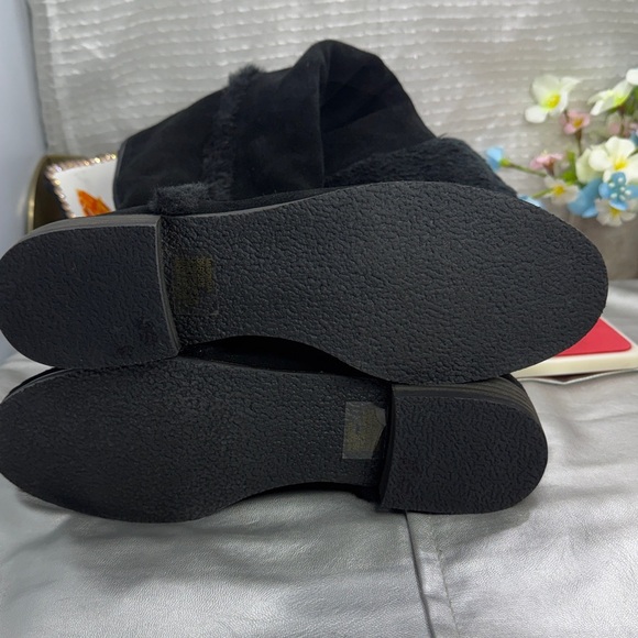 (F) BCBG Max Azria MA Dorota Women's Vintage Tall Suede Boots
SIZE 8B - Picture 9 of 12